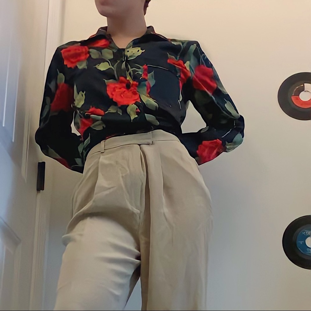 SILK ROSE BUTTON UP